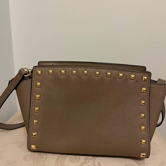 MICHAEL Michael Kors Selma small studded saffiano cross body bag - Picture 8 of 13